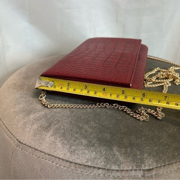 Red faux leather croc embossed crossbody flap purse - Picture 8 of 11